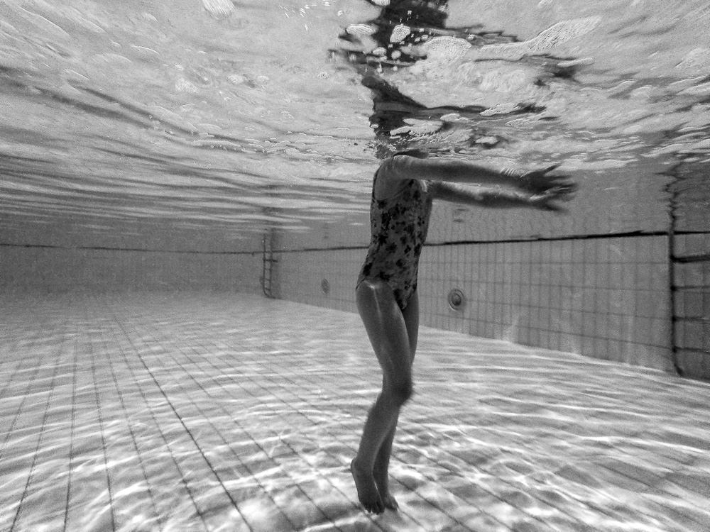underwater_swimming_pool-1.jpg