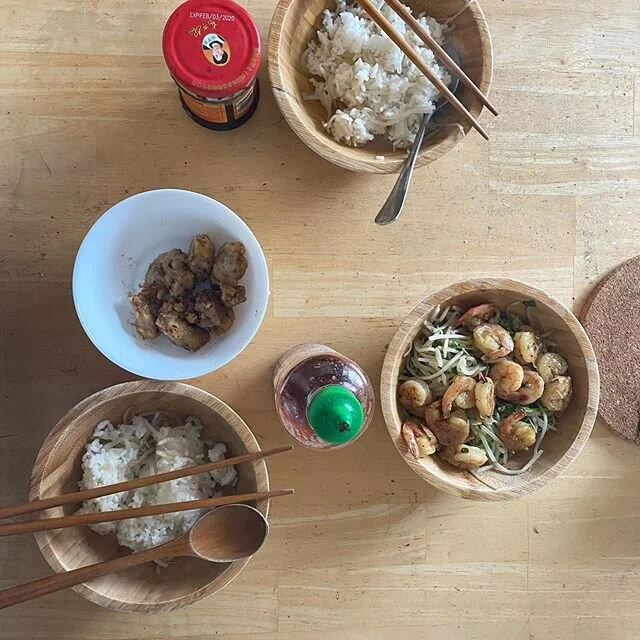 post grad life be remarkably domestic (in which doing laundry is your idea of a nice saturday afternoon and you and your roommate both get really, REALLY excited about buying a new bottle of oyster sauce for the apartment)