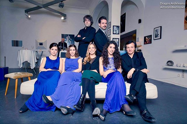 Vor ein paar Jahren in @the_ballery - Berlin .
•
Hace unos años en Berlín 💐Gracias a @lottvanderi por hacerlo posible!
•
#klassikmusik #klassik #theballery #berlin #kammermusik #gallery #galerie #art #kunst #arte #artistsinb