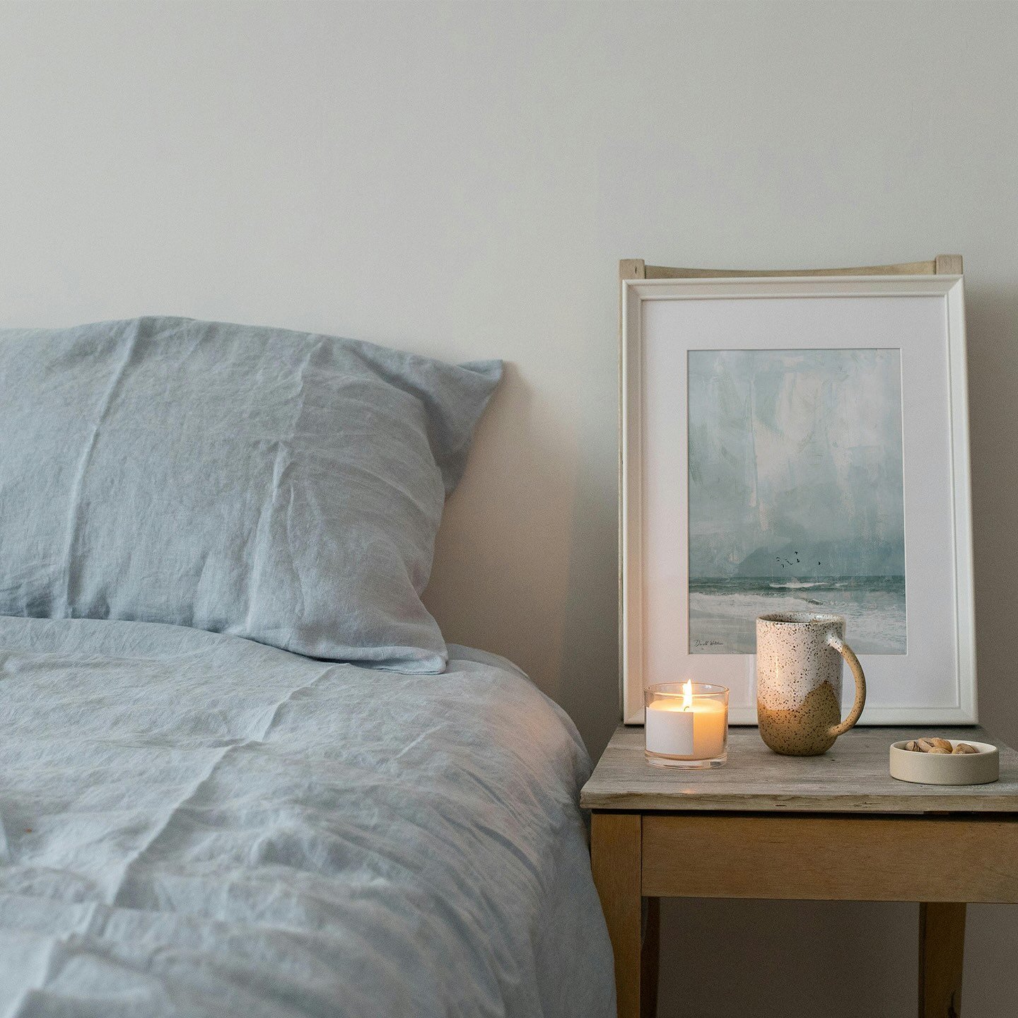 &ldquo;Ebb and Flow&rdquo; in a very soothing bedroom.
.
.
.
#art #framedart #interiordesign #homedecor #apartmenttherapy #home #interiorstyling #homesweethome #house #luxuryhomes #dreamhome #designer #finditstyleit #inspiration #interior123 #Scandin