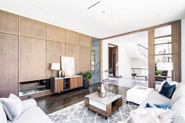 The use of wood in design and construction cannot be undermined. As a natural material, it is unique, distinct, and environmentally friendly.
.
.
@habihaus.inc
.
.
#architecture #design #vancouver #luxuryhomes #contemporaryliving #vancity #yvr #luxur