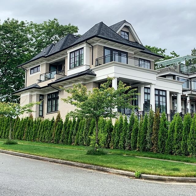 Custom homes on corner exposed lots are always challenging and intriguing to design inside and out. Nothing can be camouflaged or compromised. Just pure class! 👌🏻
.
@habihaus.inc
.
.
#architecture #design #vancouver #luxuryhomes #contemporaryliving
