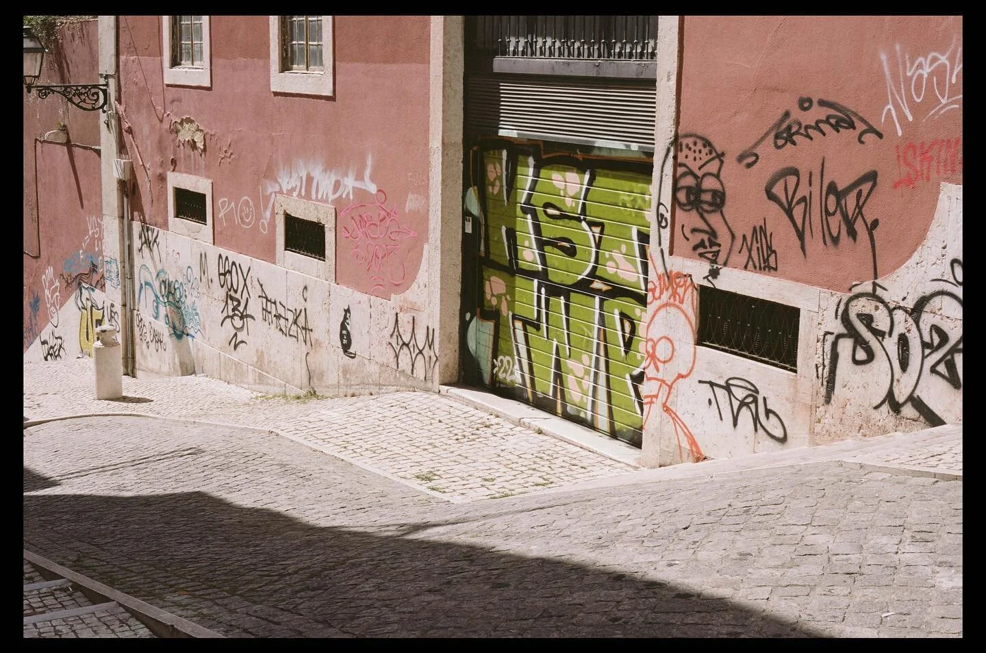 Portuguese streets 
.
#portra160 @kodakprofessional @kirkleesphotographic