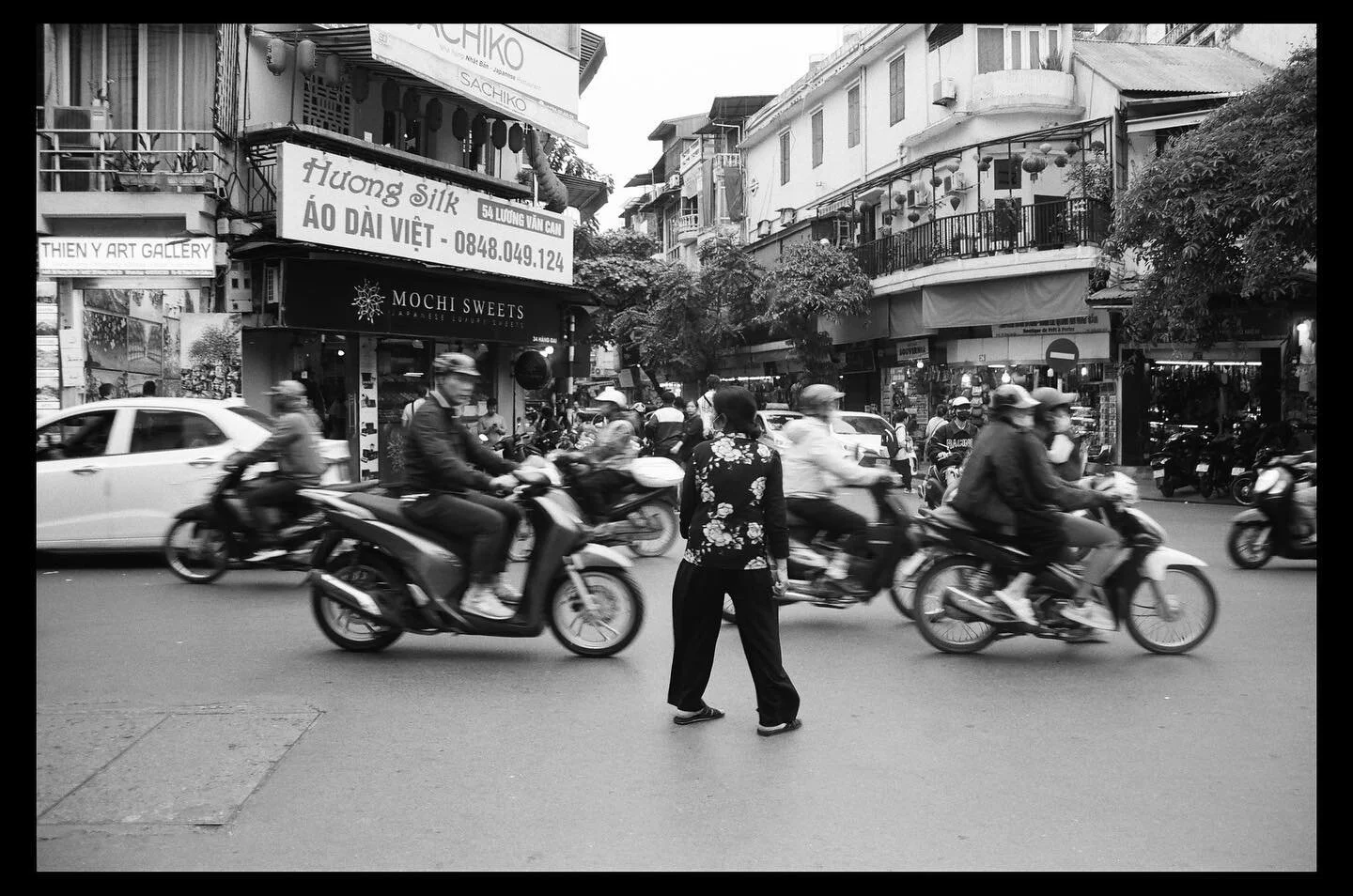 Arrival in the Capital 
.
.
Shot on #canoneos300 
Using #ilfordfp4 #35mmfilm 
.
Developed and scanned (unedited) by @kirkleesphotographic
