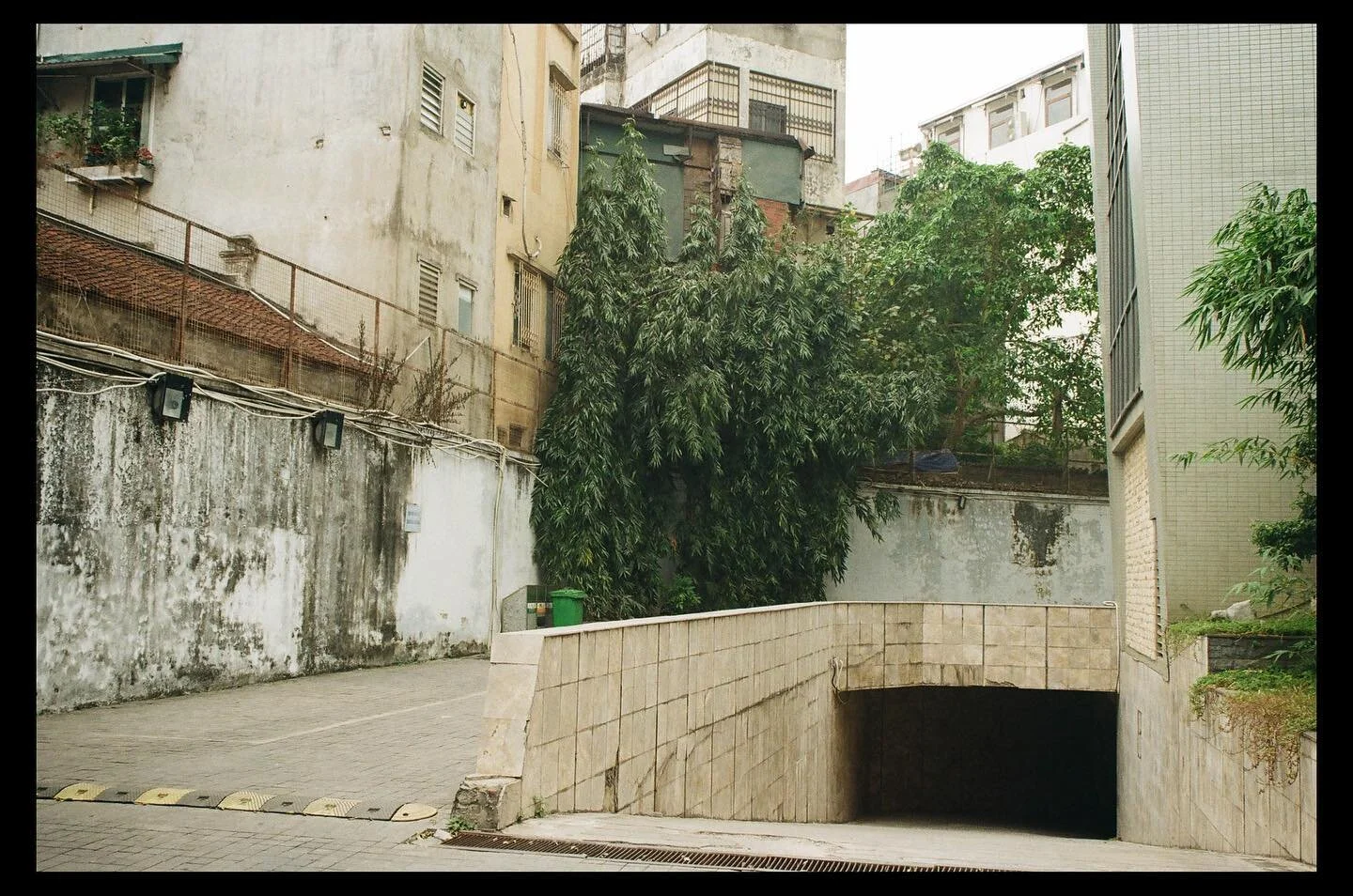 Hanoi Cityscapes
.
.
Shot on #canon300
Using #iflordfp4 #35mm and #portra160 and #kodakgold200 
.
Developed and scanned (unedited) by @kirkleesphotographic