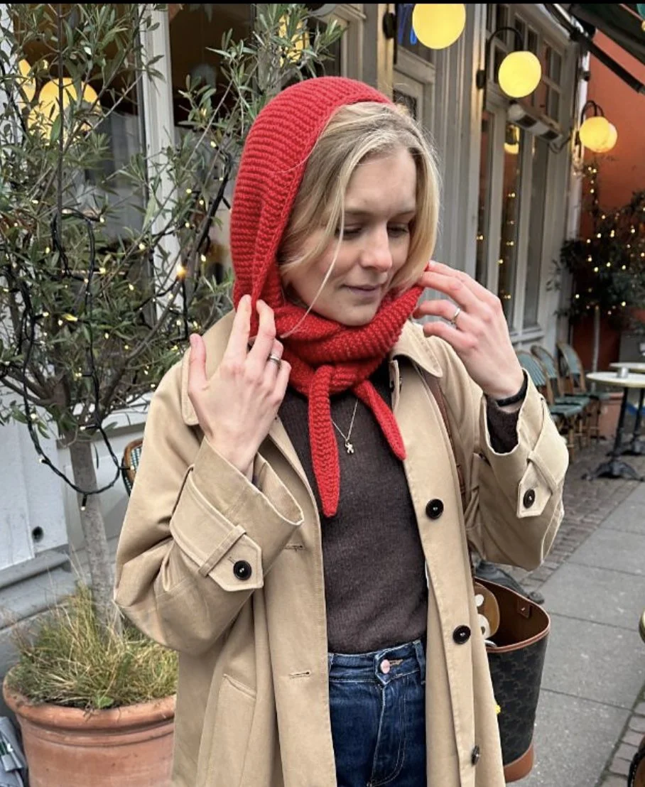 DRAW Wearing Knit Sophie scarf brown