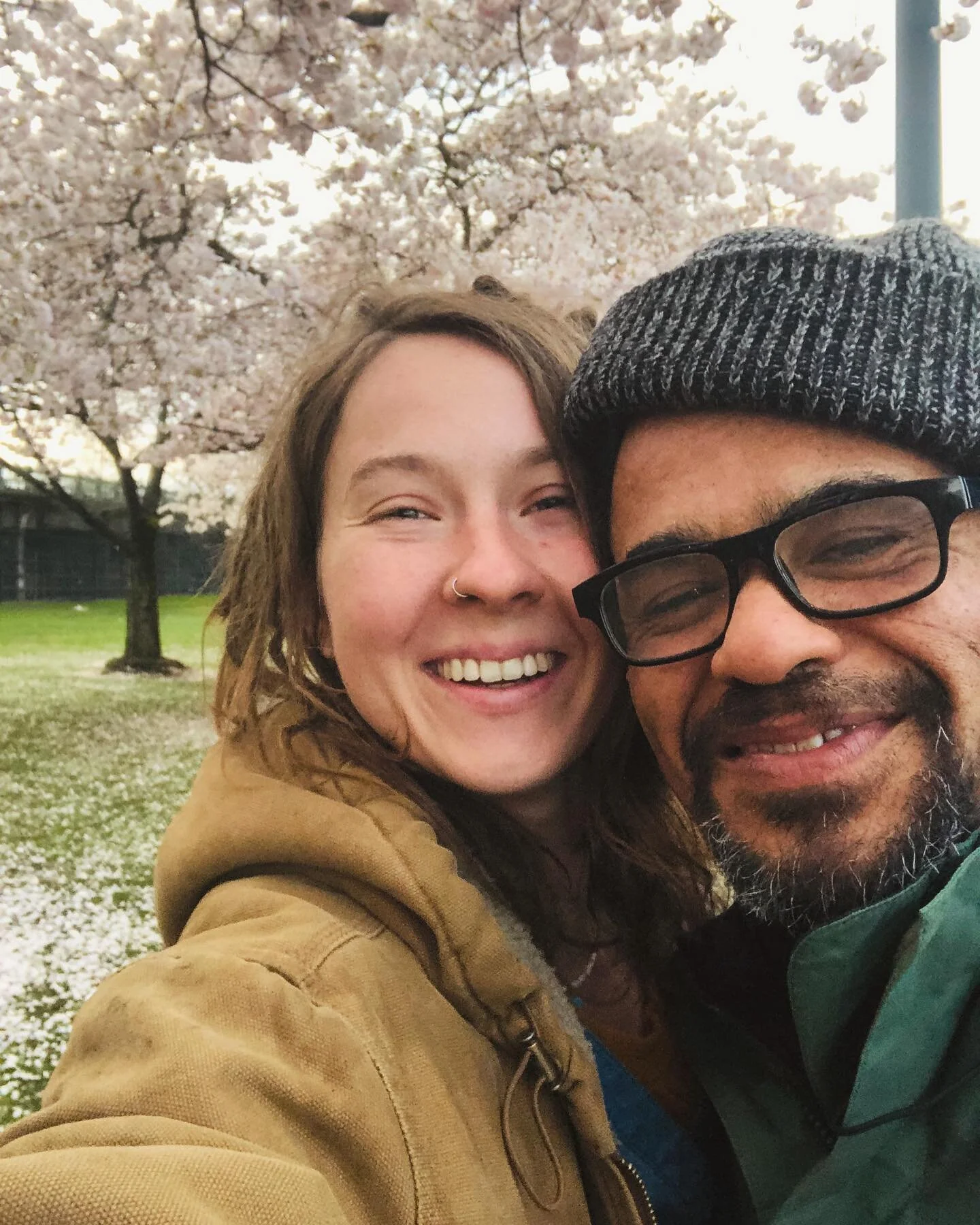 #bokashiballs for #waters we #love! 🦠💕celebrating #life together under the cherry blossoms in our favorite city #portlandoregon #pdx #bridgetown 🦠💕
the #willametteriver is beautiful #home to so many #beings.🌊there is no life without #cleanwater.