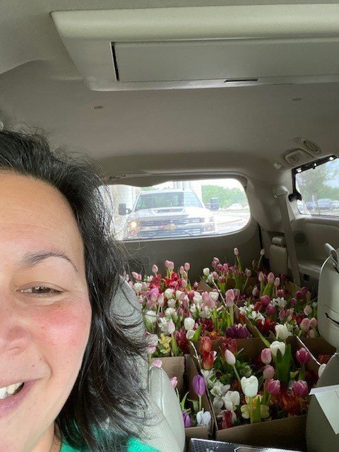bellevue+coordinator+jessica+pyburn+and+flowers+in+her+car.jpg