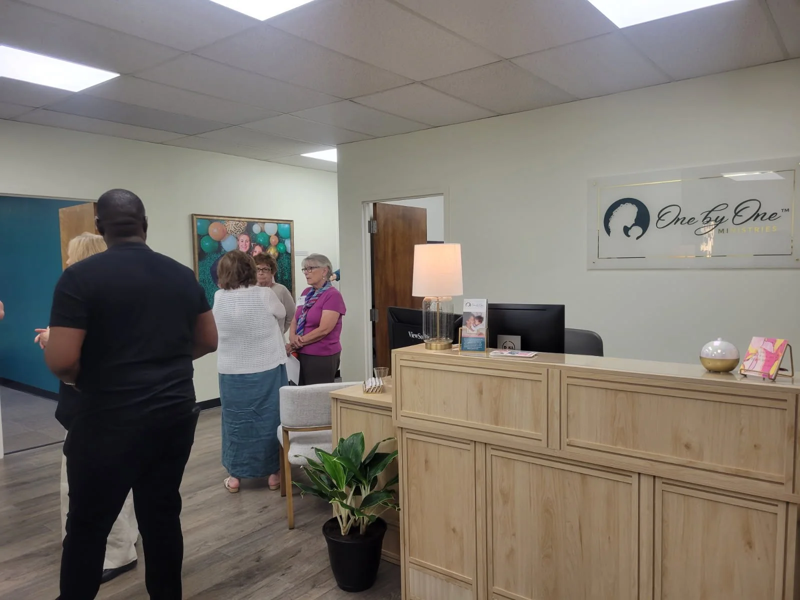 Groups in lobby area candid.jpg