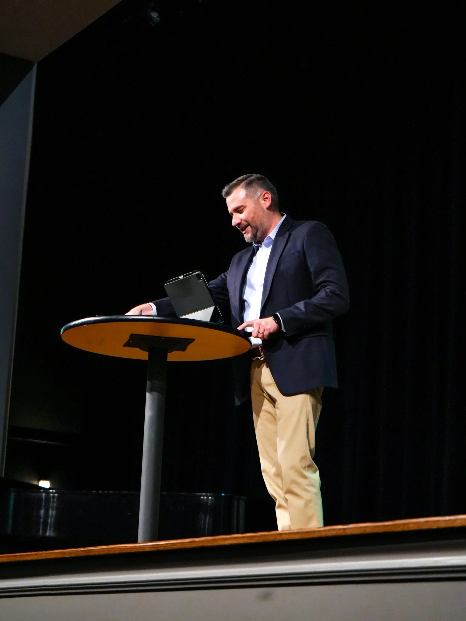 Dr Shackelford speaking side view.jpg