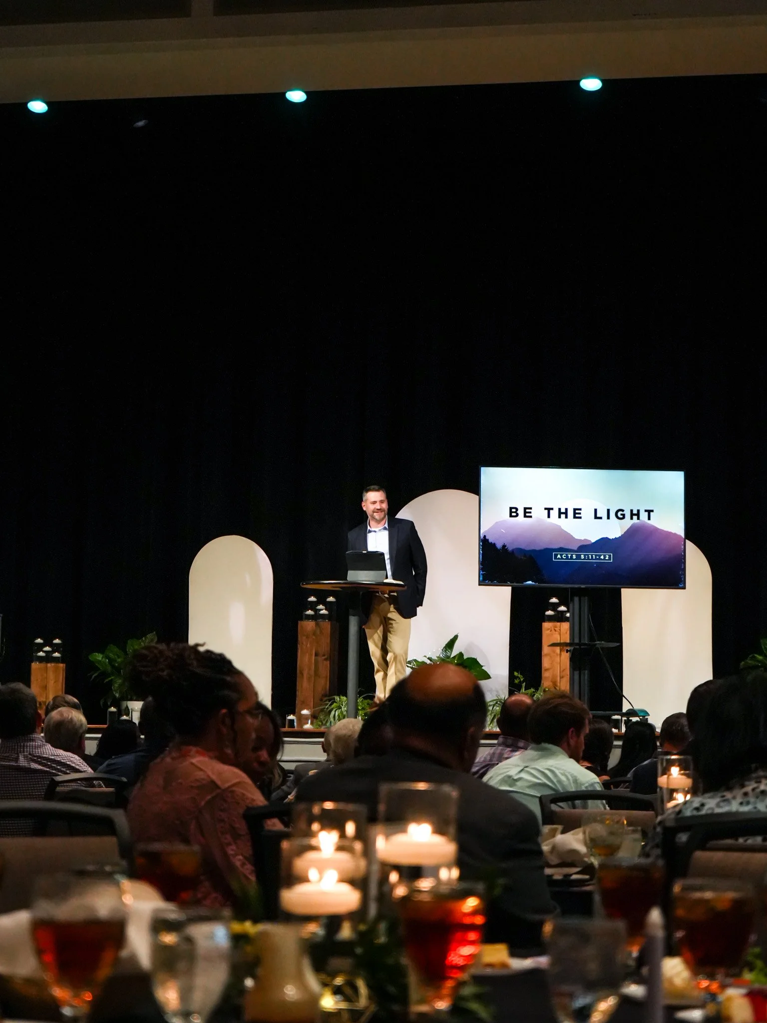 Matt Shackelford speaking from back of room.jpg