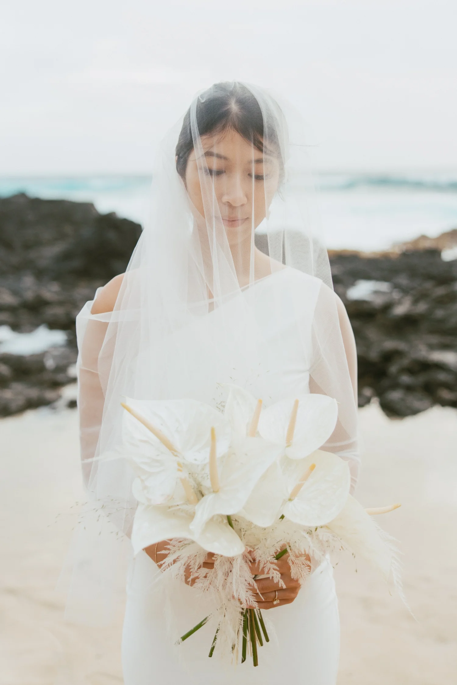 BHLDN Tulip Fingertip Veil Hand Painted Tulip Handkerchief Veil - Cathedral – Danielle  main image 2