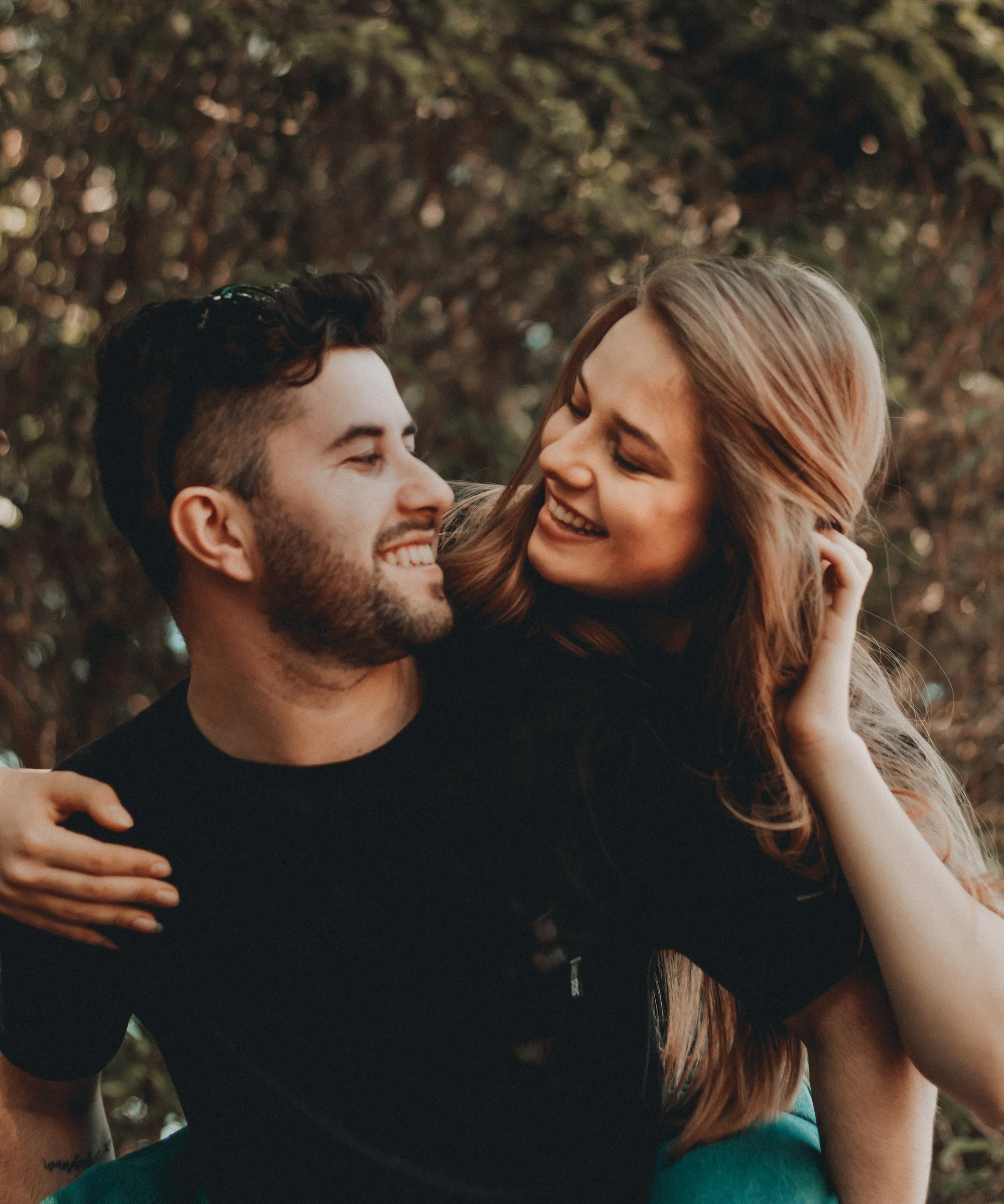 affection-couple-happiness-2120072.jpg