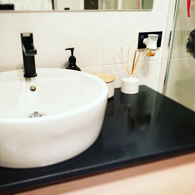 Our black GPO is right at home in this bathroom. 🛀 #iswitchoz #smartswitch #smarthome #gpo #powerpoint #bathroom #tuya