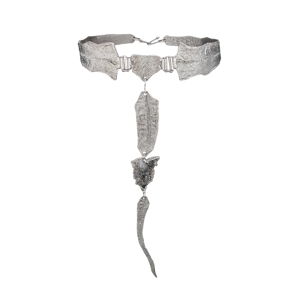 Silver-plated Choker with Iguana Leather Texture and Quartz