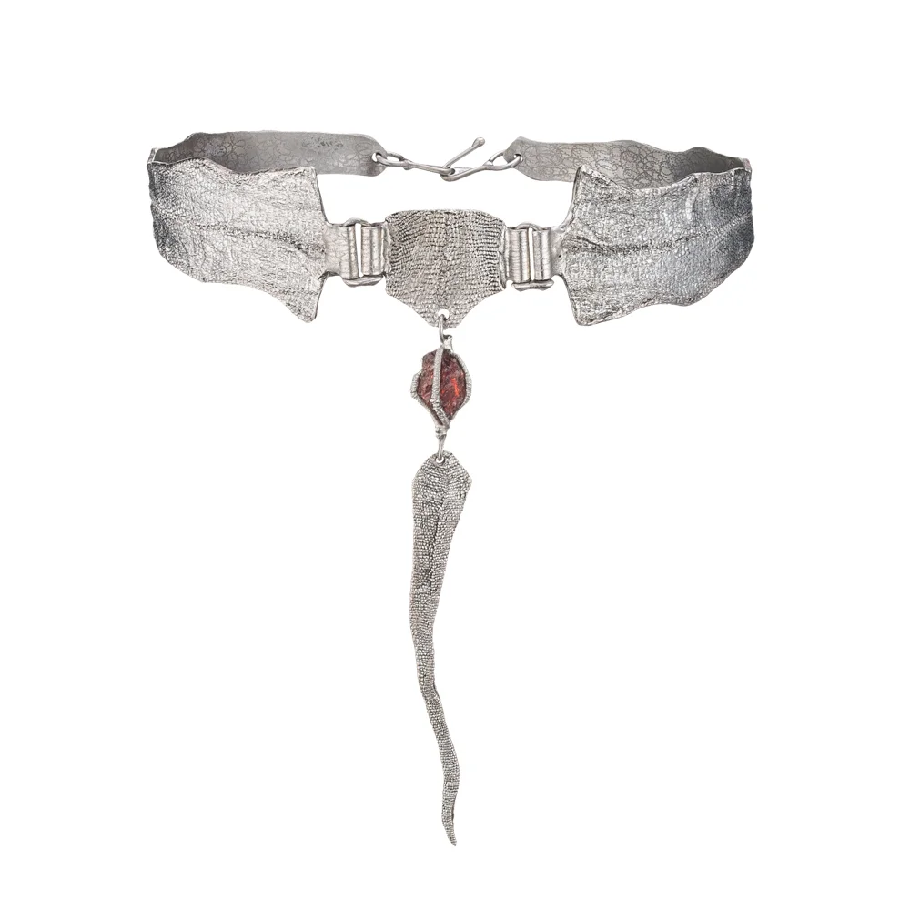 Silver-plated Choker with Iguana Leather Texture and Garnet