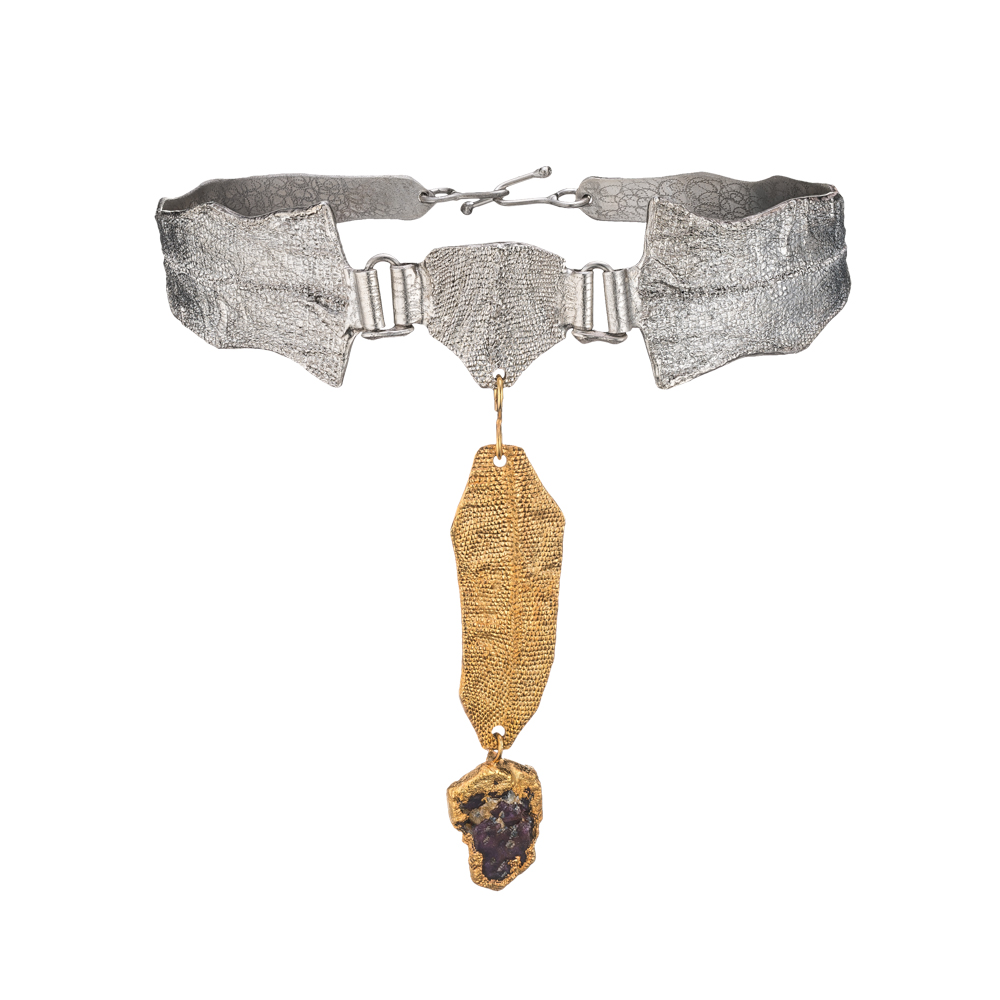 24k Gold and silver-plated Choker with Iguana Leather Texture and Amethyst