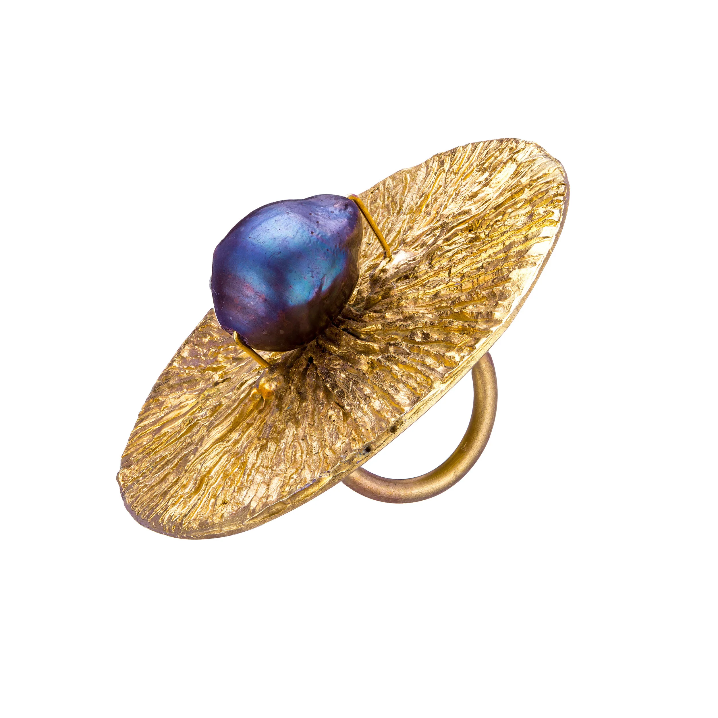 24k Gold-plated Ring with Fossil Print and Black Pearl