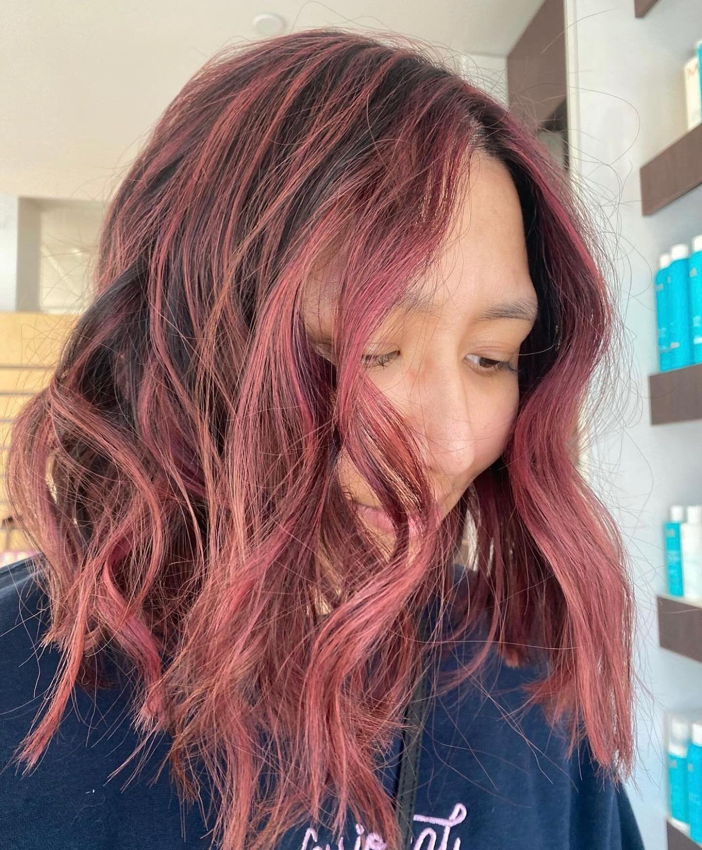 Be bold, and say yes to pink 🌸
&bull;
&bull;
📍Medford location by @bostonblondetourage
&bull;
&bull;
&bull;
&bull;
#jamesjosephsalon #bostonhair #bostonhairstylist #oribeobsessed #bestofbalayage #masterstylist #bostonmagazine #bostonsalon #theimpro