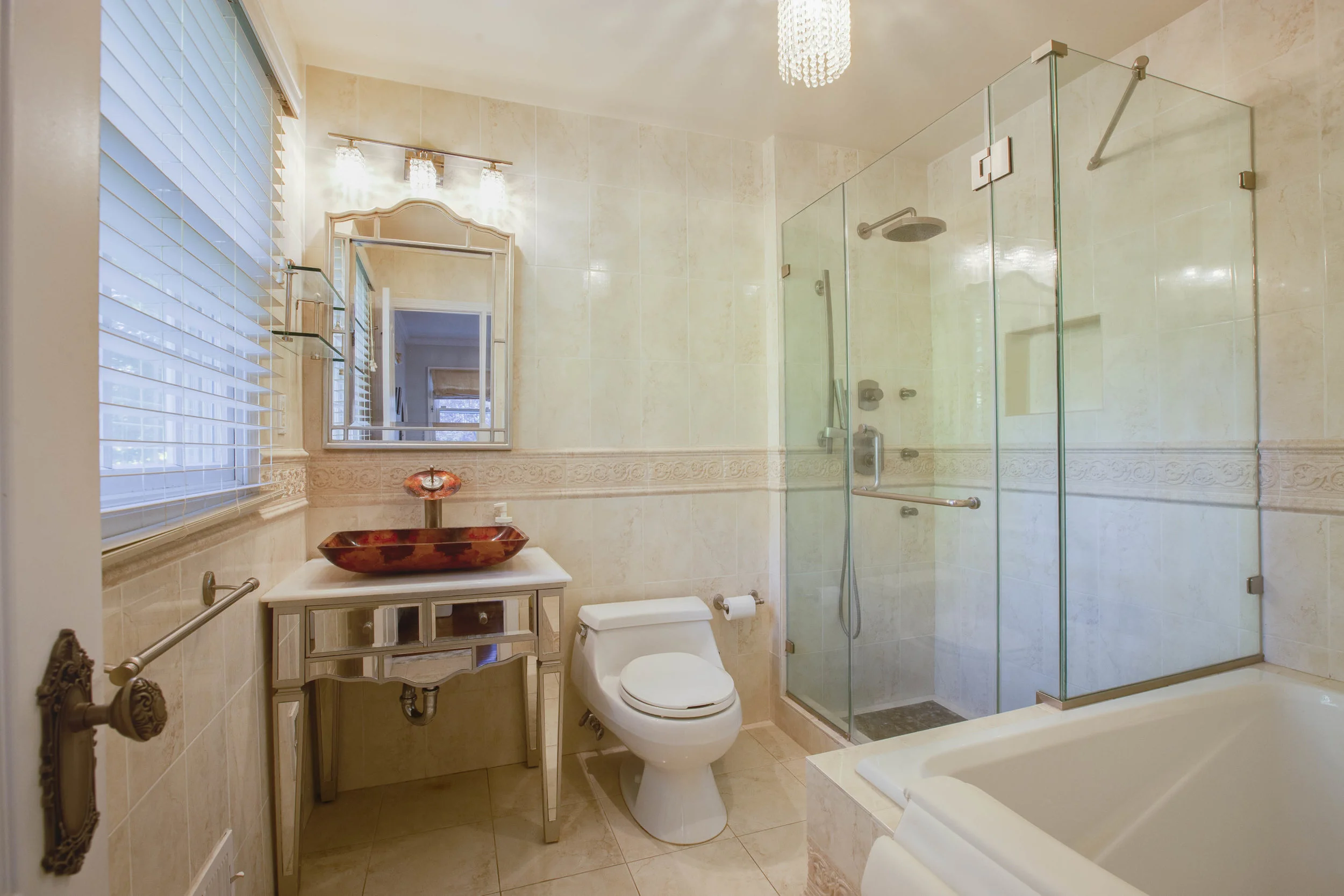 012_Bathroom .jpg