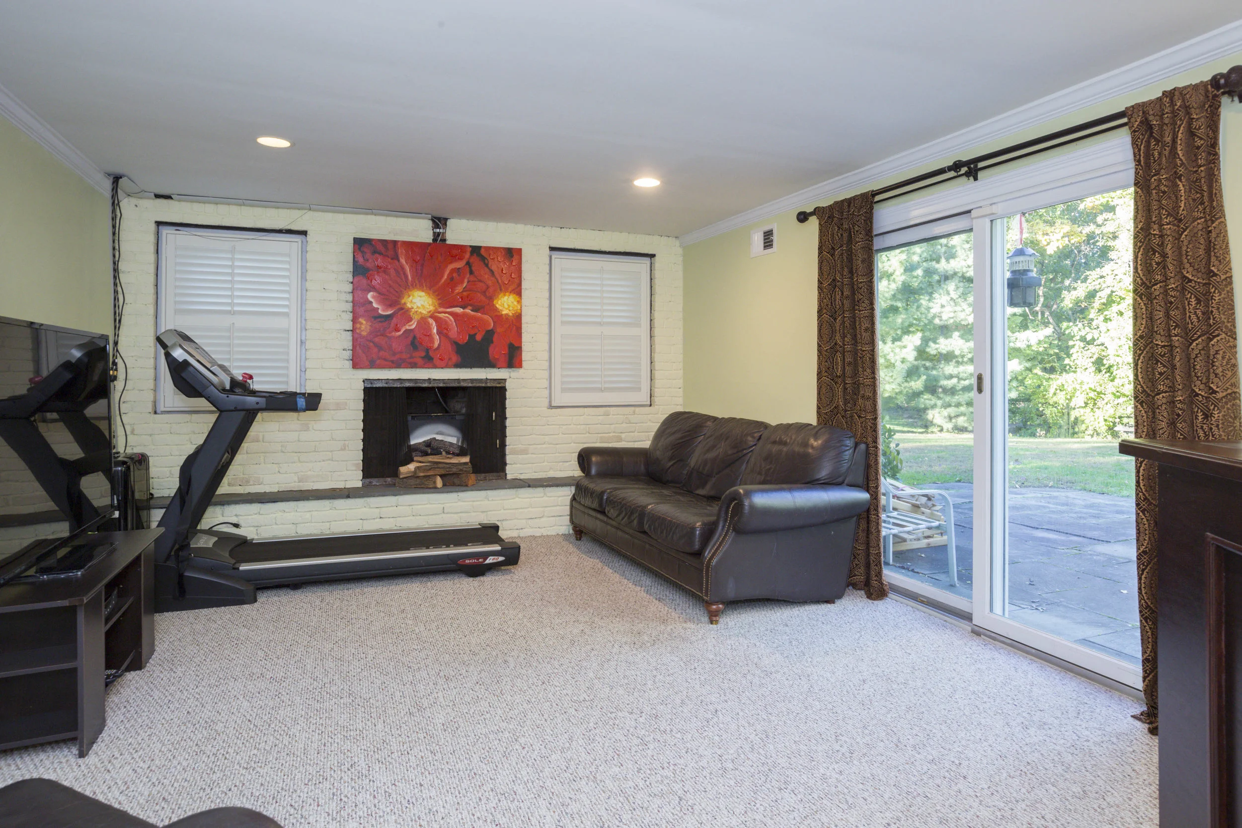014_Family Room .jpg