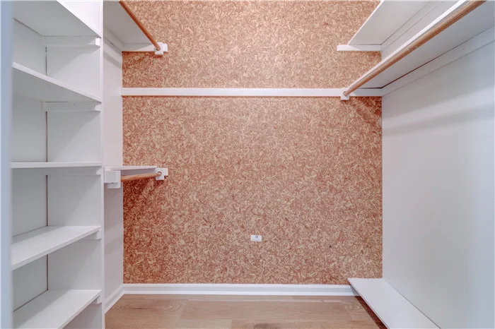 x13_5.closet2.jpg