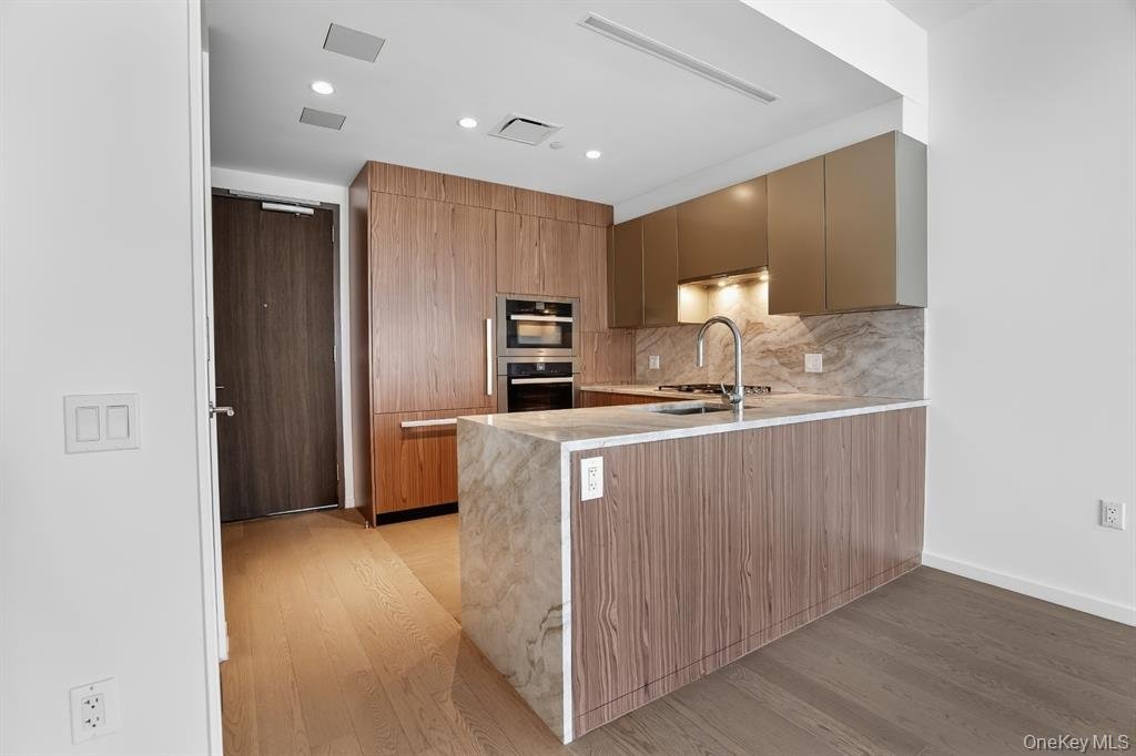 133-27 39th Ave_4.jpeg
