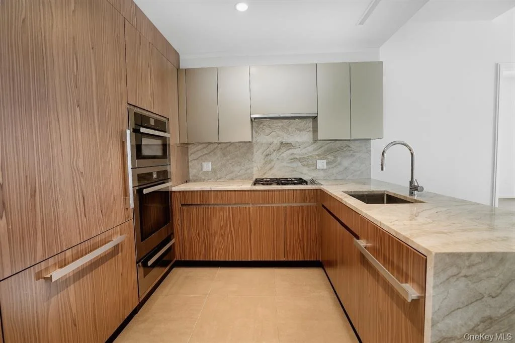 133-27 39th Ave_5.jpeg
