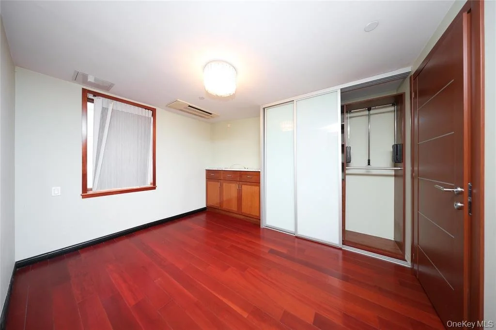198 Grand St_18.jpeg