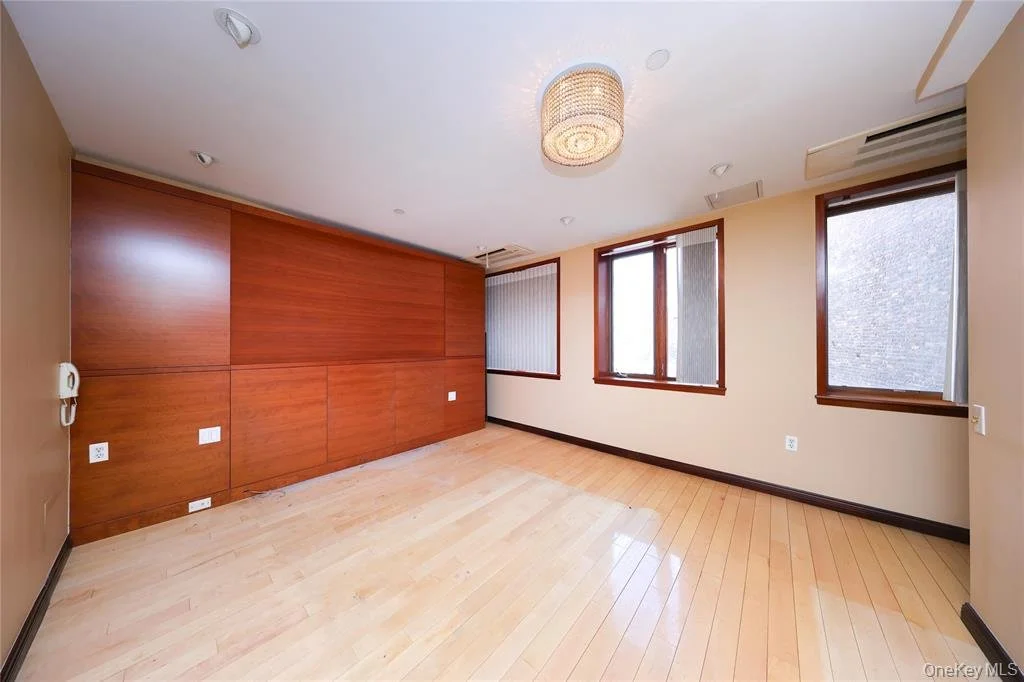 198 Grand St_21.jpeg