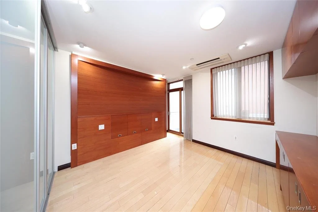 198 Grand St_24.jpeg