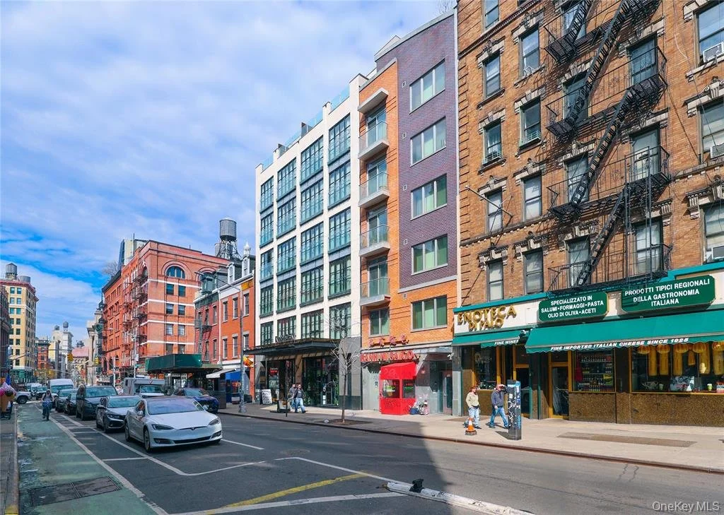 198 Grand St_32.jpeg