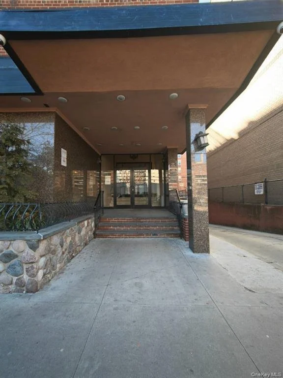 134-54 Maple Ave_2.jpeg