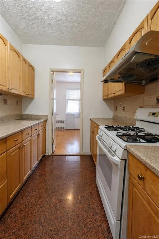 134-54 Maple Ave_7.jpeg