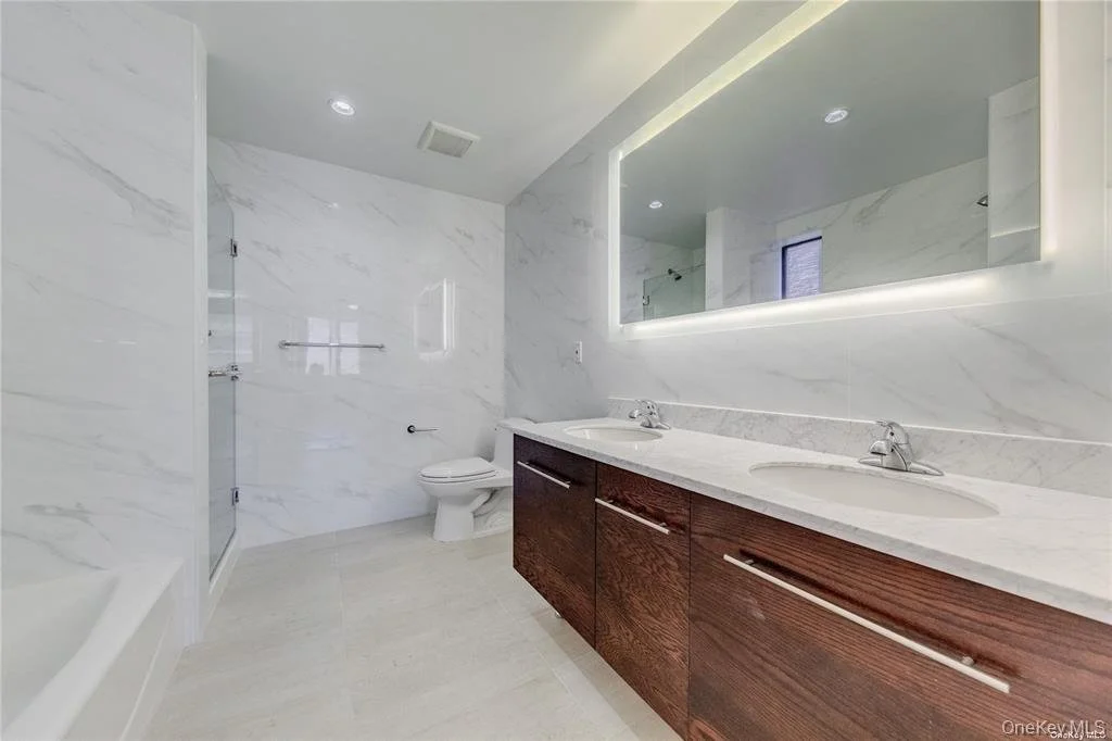 136-46 41st Ave_11.jpeg