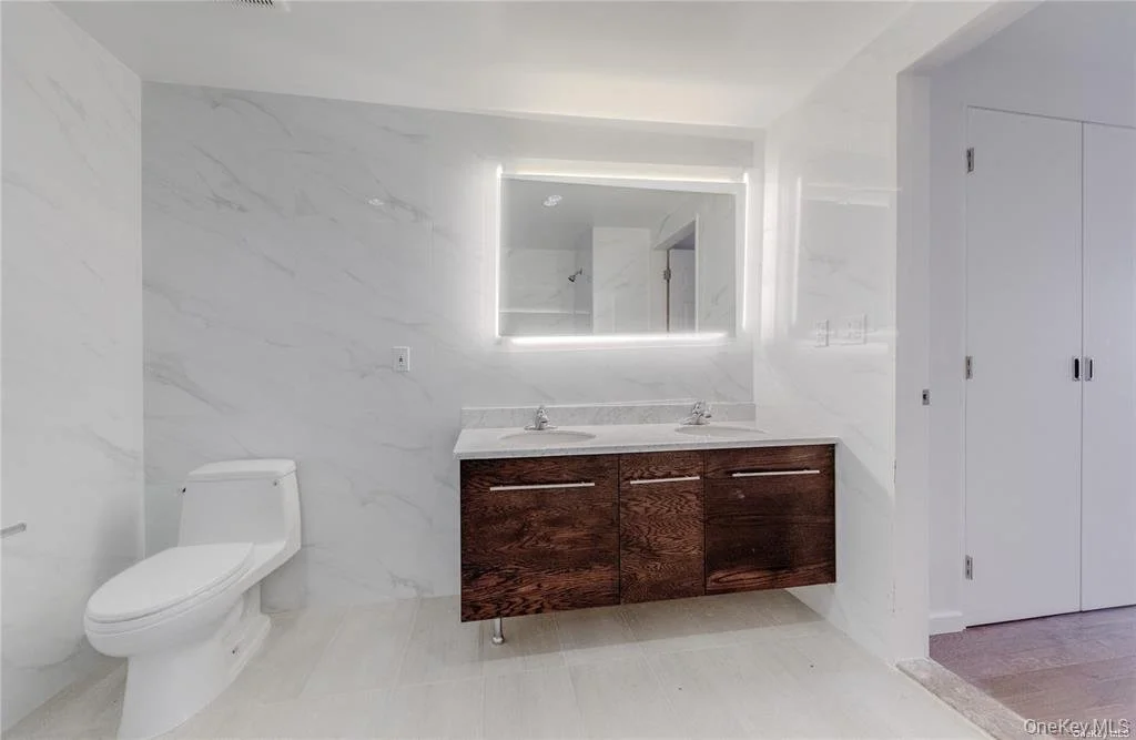 136-46 41st Ave_13.jpeg