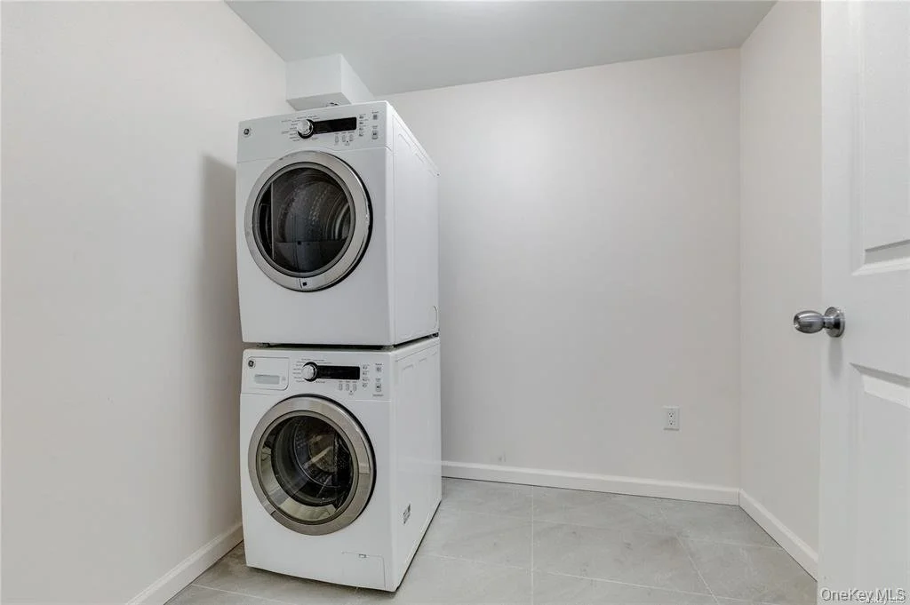 136-46 41st Ave_15.jpeg