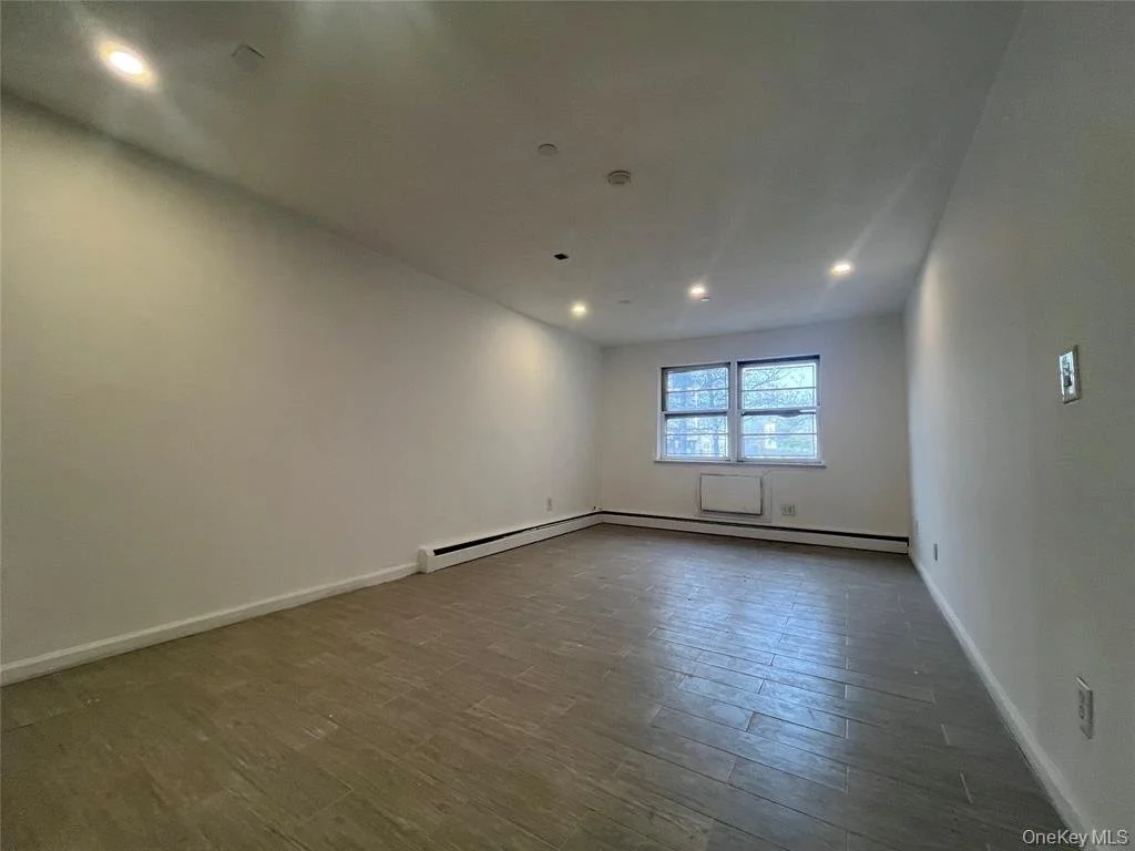 142-01 37th Ave_4.jpeg
