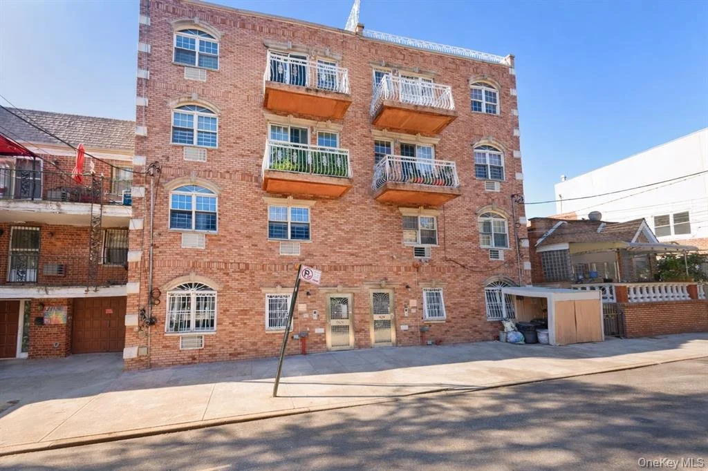 5256 & 5628 Van Cleef Street