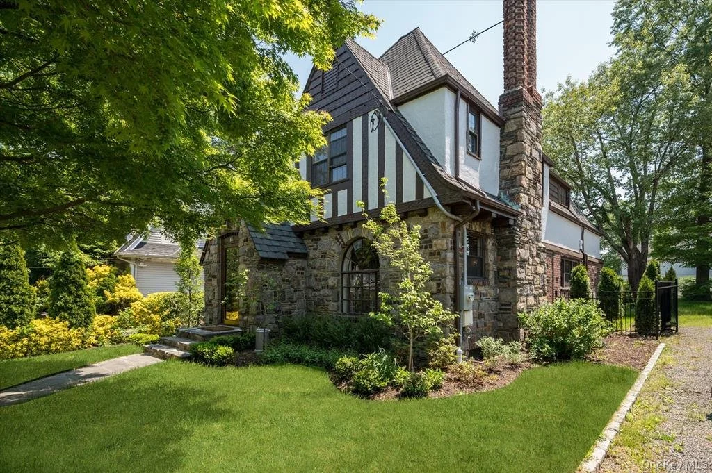 84 Allenwood Rd_2.jpeg