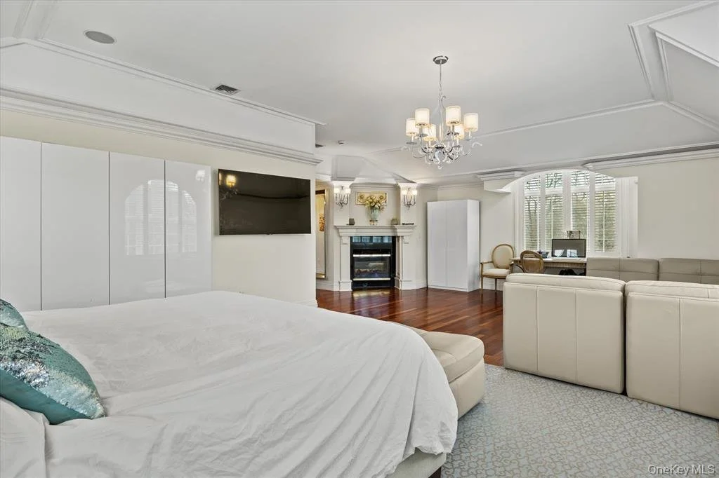 98 Swan Court_12.jpeg