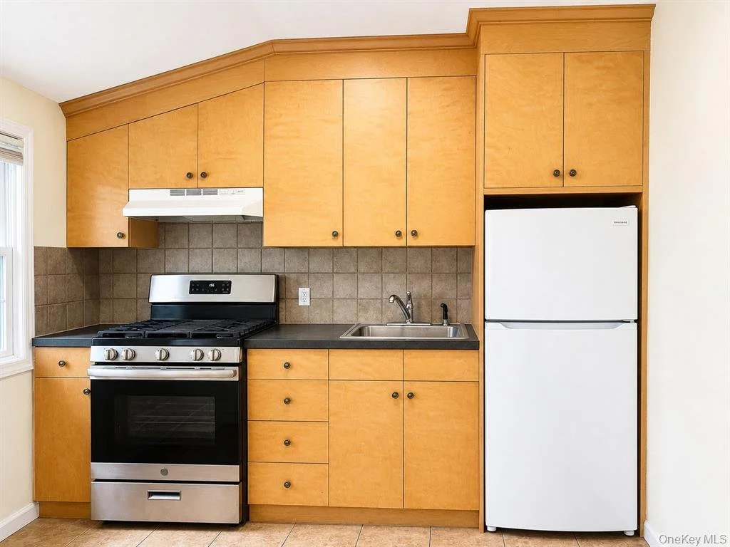 60 Jackson Ave #2_4.jpeg