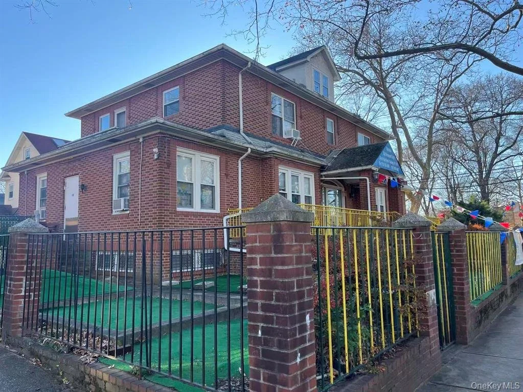 47-49 162nd St_7.jpeg