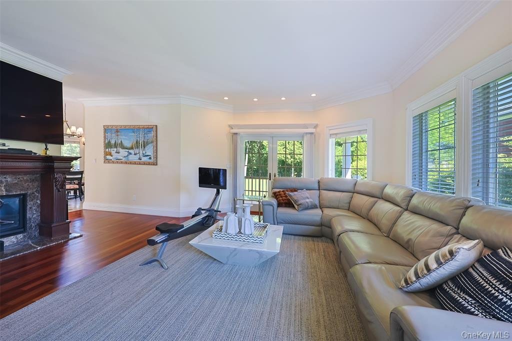 78 Swan Court_7.jpeg