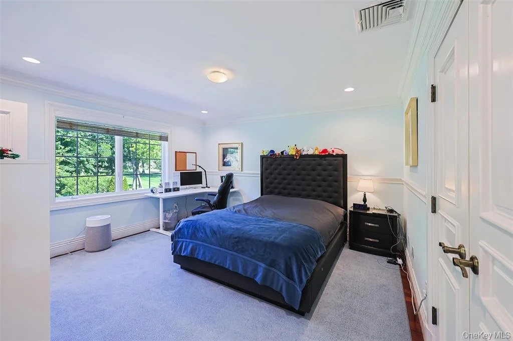 78 Swan Court_24.jpeg