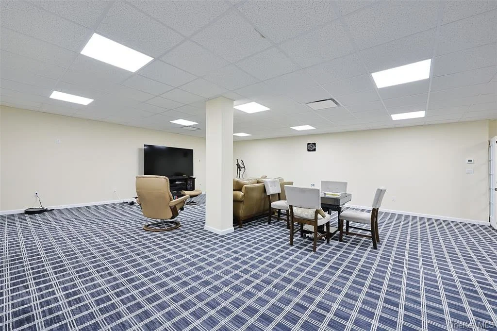 78 Swan Court_27.jpeg