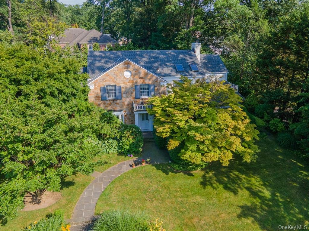 2 West Woods Road