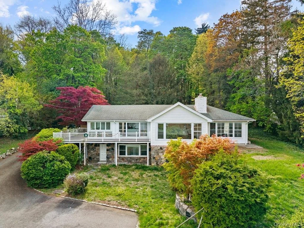 355 E Shore Rd_1.jpeg