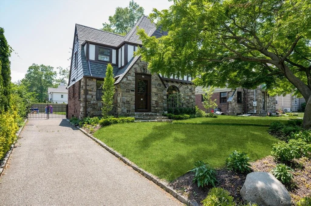 84 Allenwood Rd_1.jpeg