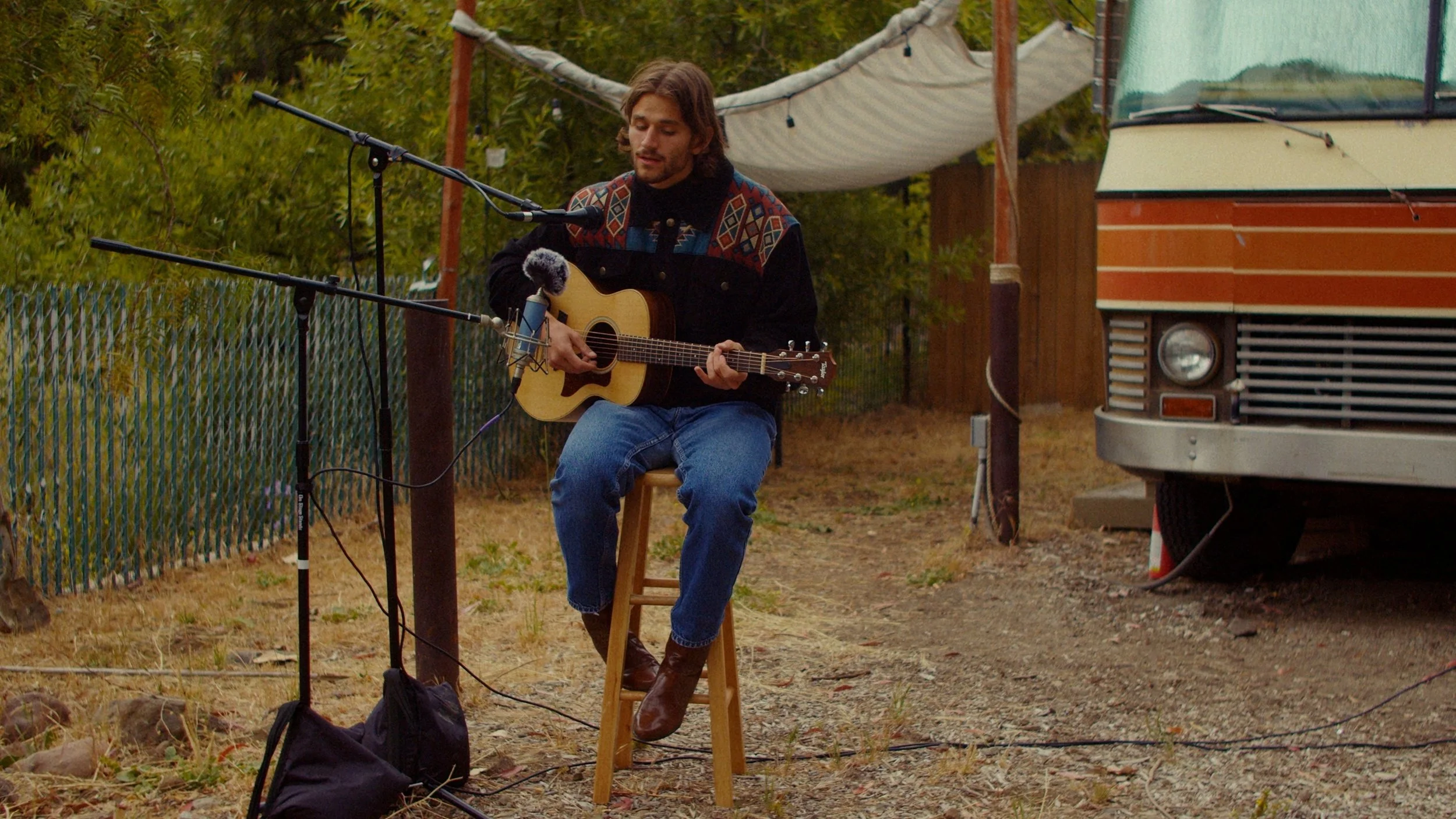 Jonah Kagen shares the acoustic video for Georgia